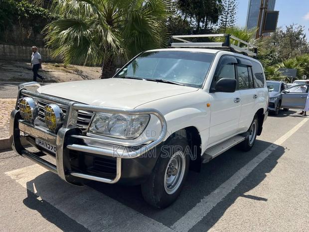 Toyota Land Cruiser HDJ 100 1999 White