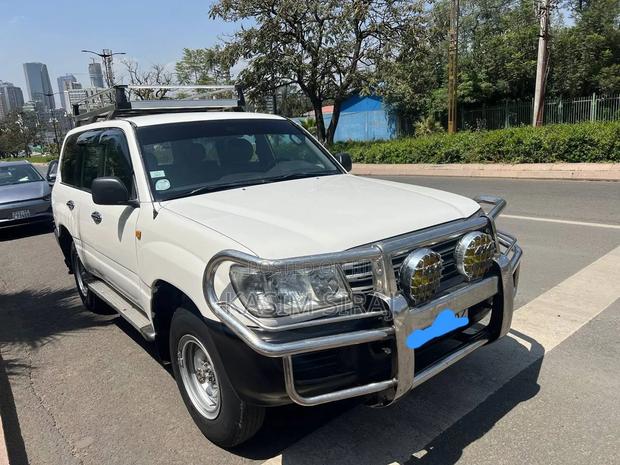 Toyota Land Cruiser HDJ 100 1999 White