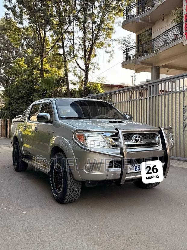 Toyota Hilux 2010 Silver
