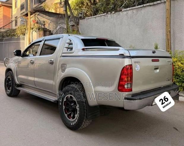 Toyota Hilux 2010 Silver