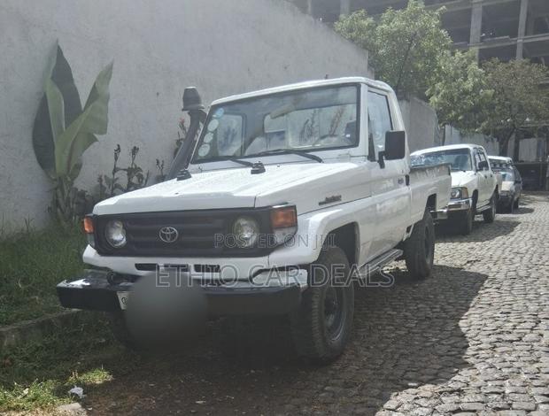 Toyota Land Cruiser 90 1997 White