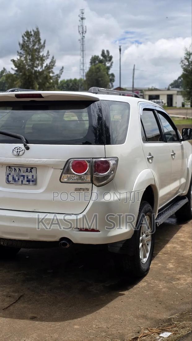 Toyota Fortuner 2.7 AWD 2012 White