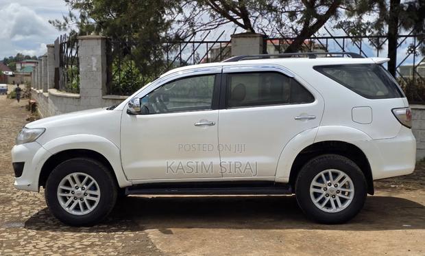 Toyota Fortuner 2.7 AWD 2012 White