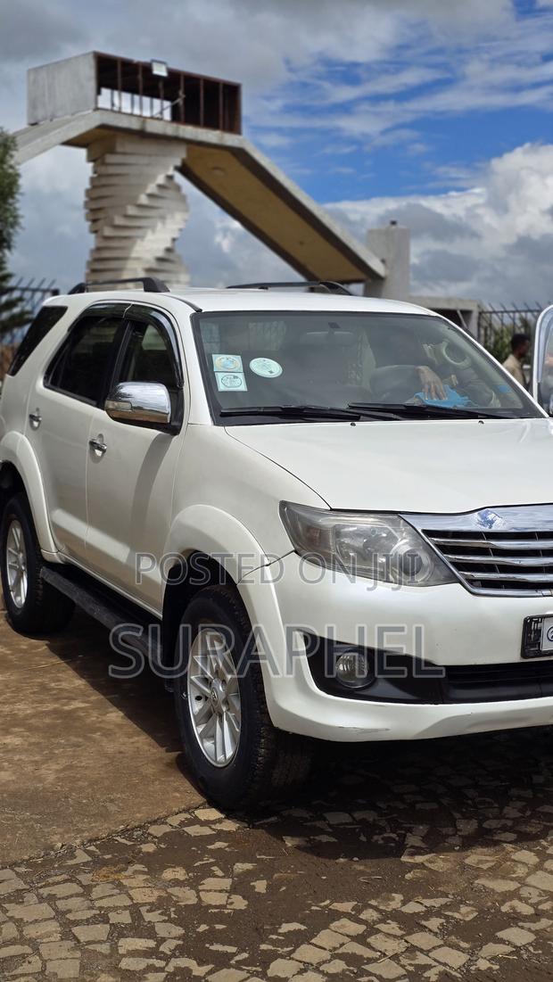 Toyota Fortuner 2.7 AWD 2014 White