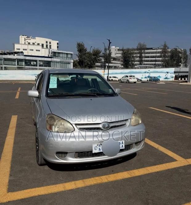 Toyota Platz 2004 Silver