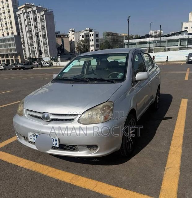 Toyota Platz 2004 Silver