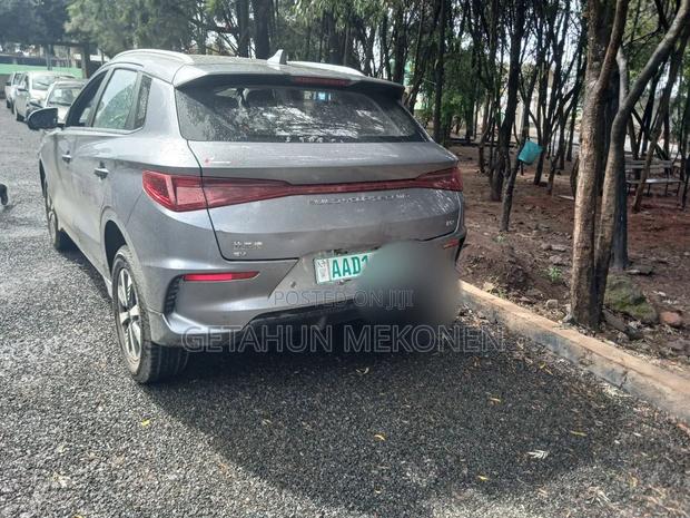 BYD E2 43 kWh 94 hp FWD 2024 Gray