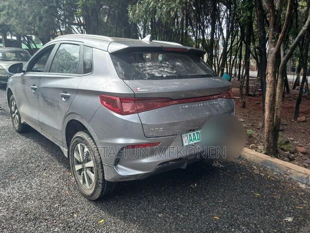 BYD E2 43 kWh 94 hp FWD 2024 Gray