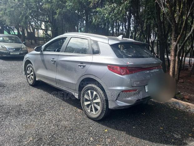 BYD E2 43 kWh 94 hp FWD 2024 Gray