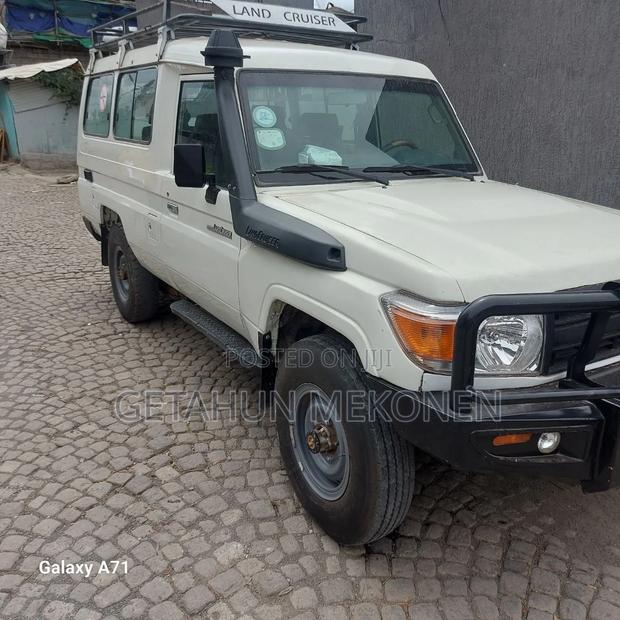 Toyota Land Cruiser 2012 White