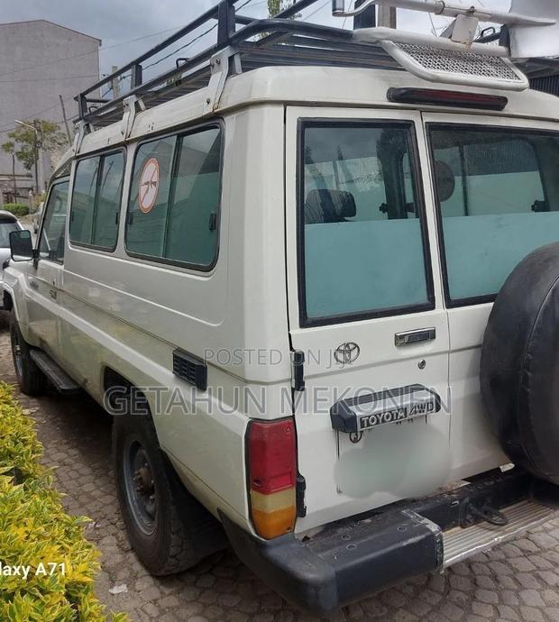 Toyota Land Cruiser 2012 White