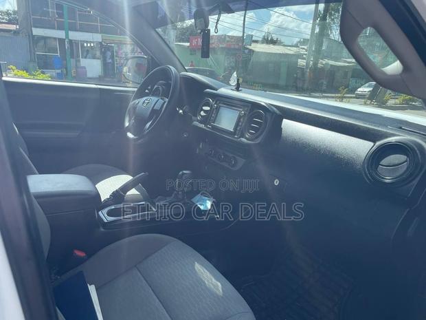 Toyota Tacoma 2018 White