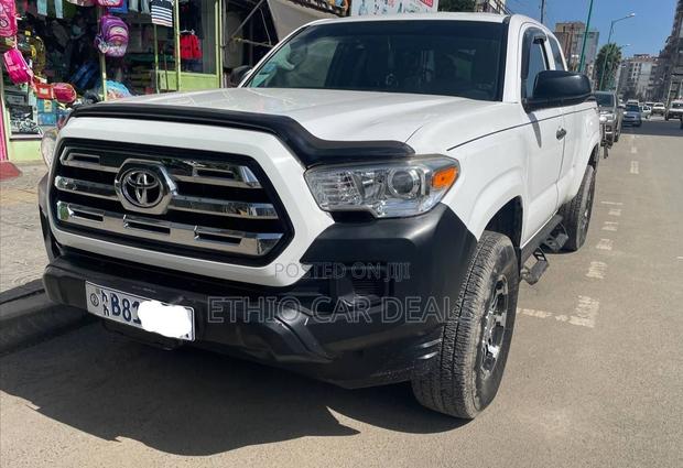 Toyota Tacoma 2018 White