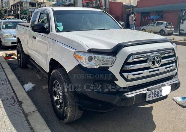 Toyota Tacoma 2018 White