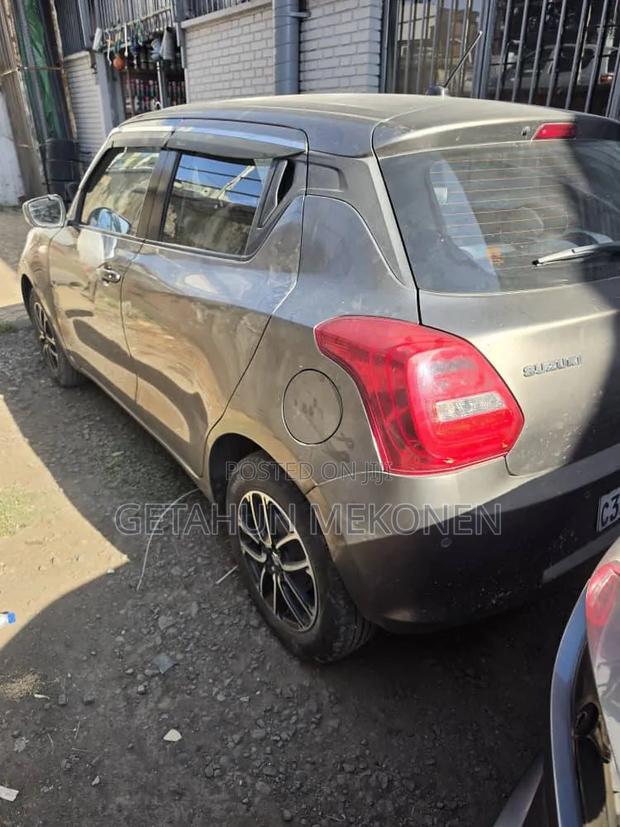 Suzuki Swift 2022 Gray