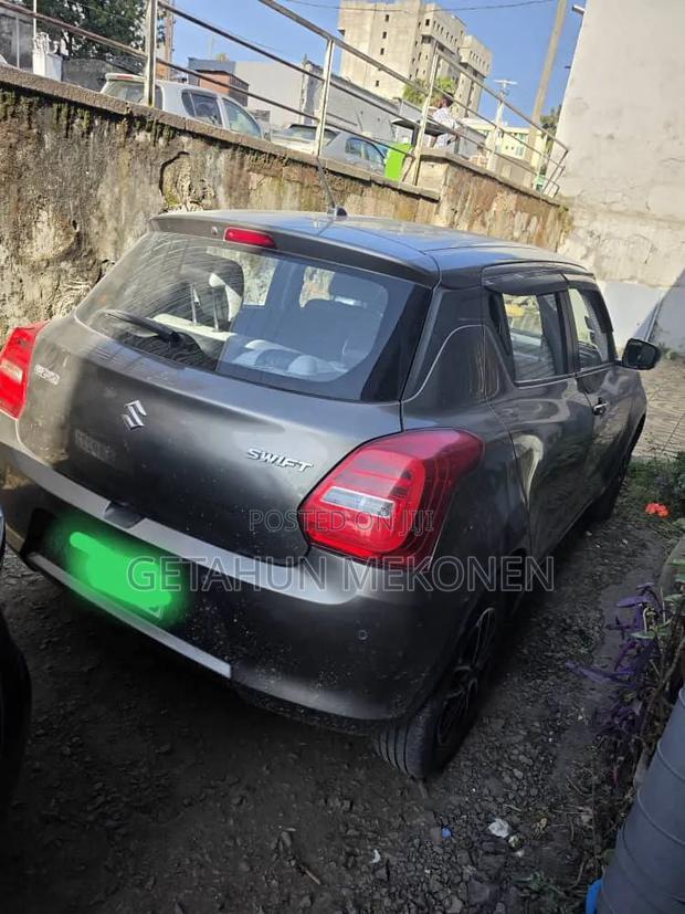Suzuki Swift 2022 Gray