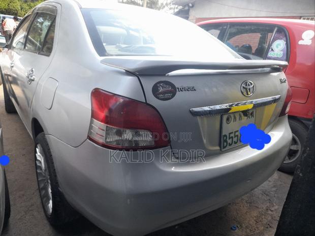 Toyota Belta 2011 Silver