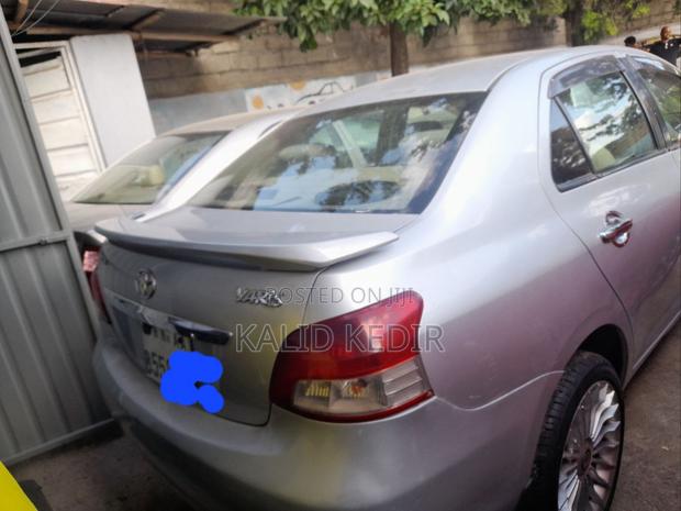 Toyota Belta 2011 Silver