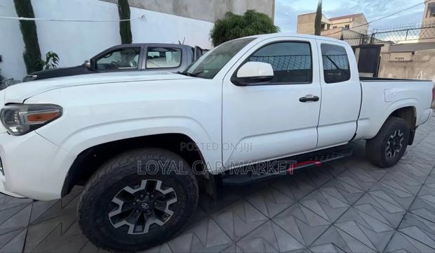 Toyota Tacoma 2018 White