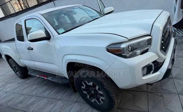Toyota Tacoma 2018 White