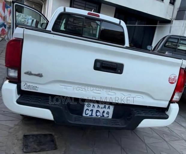 Toyota Tacoma 2018 White