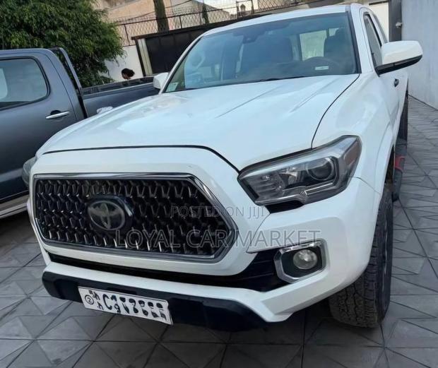 Toyota Tacoma 2018 White