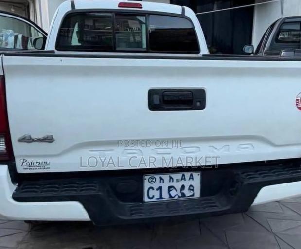 Toyota Tacoma 2018 White