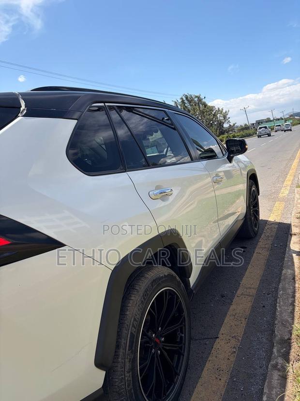 Toyota RAV4 2020 White