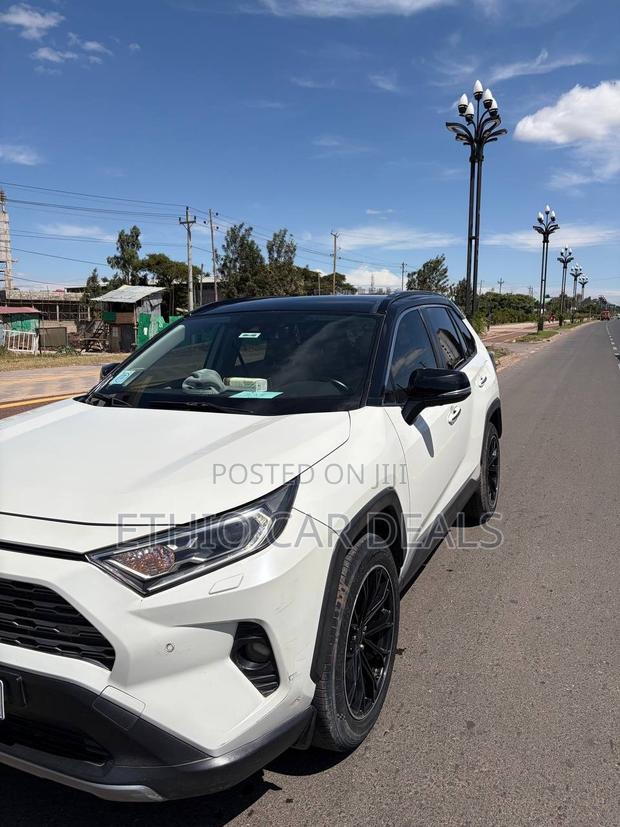 Toyota RAV4 2020 White