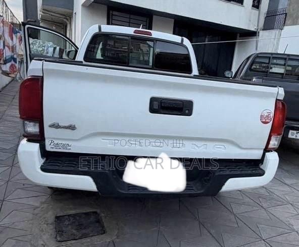 Toyota Tacoma 2018 White