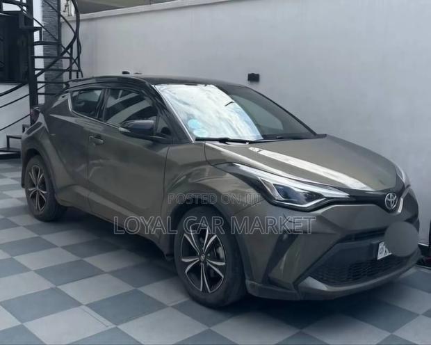 Toyota C-HR 2022 Gray