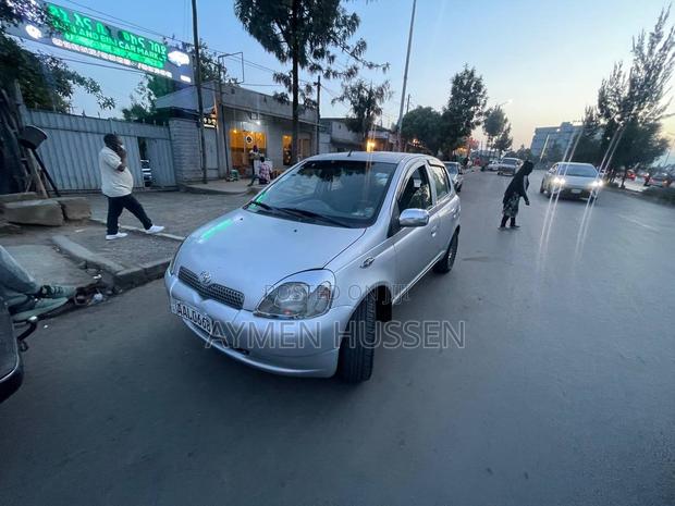 Toyota Yaris 1.5 2000 Silver