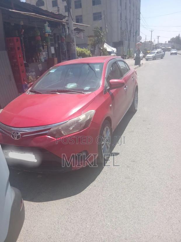 Toyota Yaris L Hatchback 5dr 2014 Red
