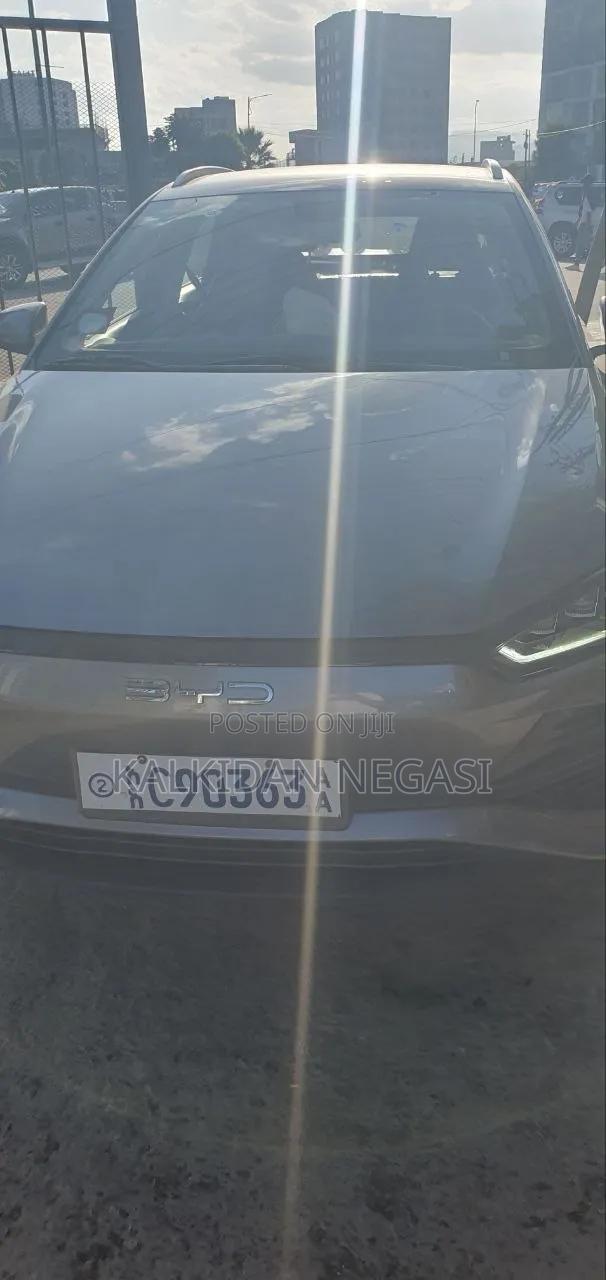BYD E2 43 kWh 94 hp FWD 2025 Silver