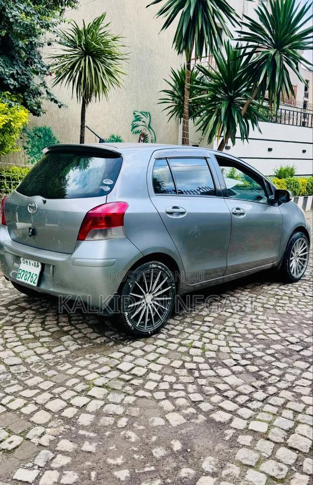 Toyota Yaris 2010 Gray