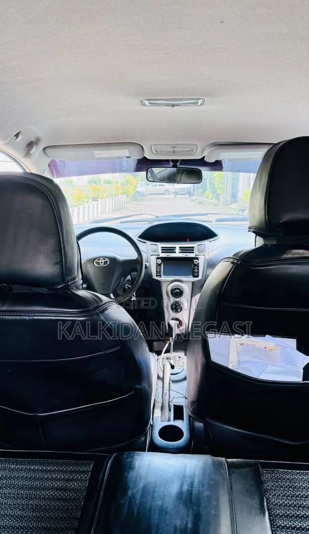 Toyota Yaris 2010 Gray