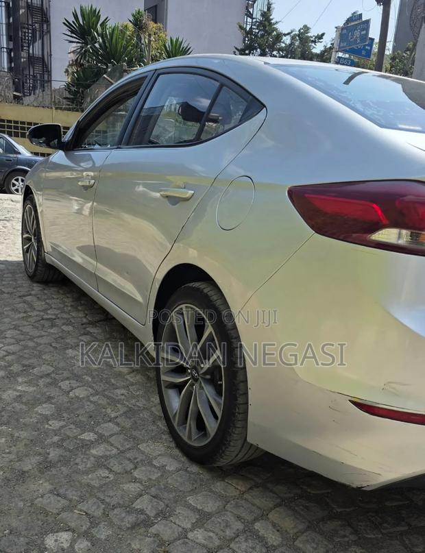 Hyundai Avante 2016 Silver