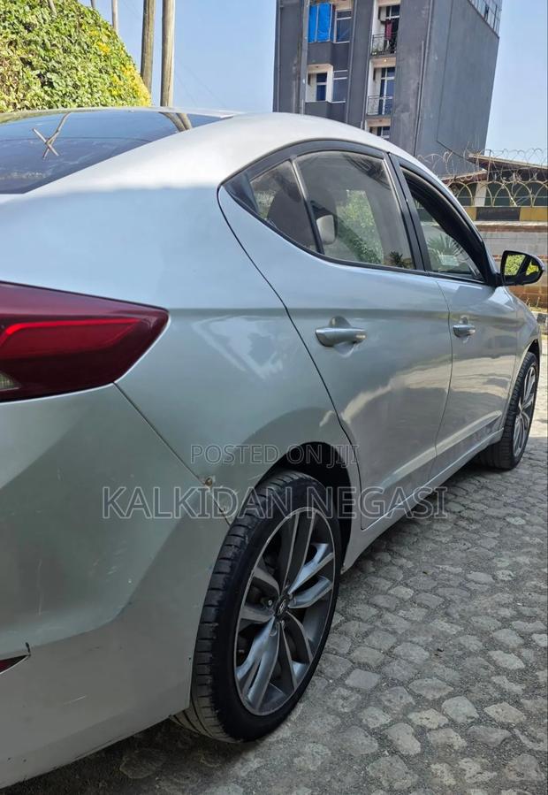 Hyundai Avante 2016 Silver