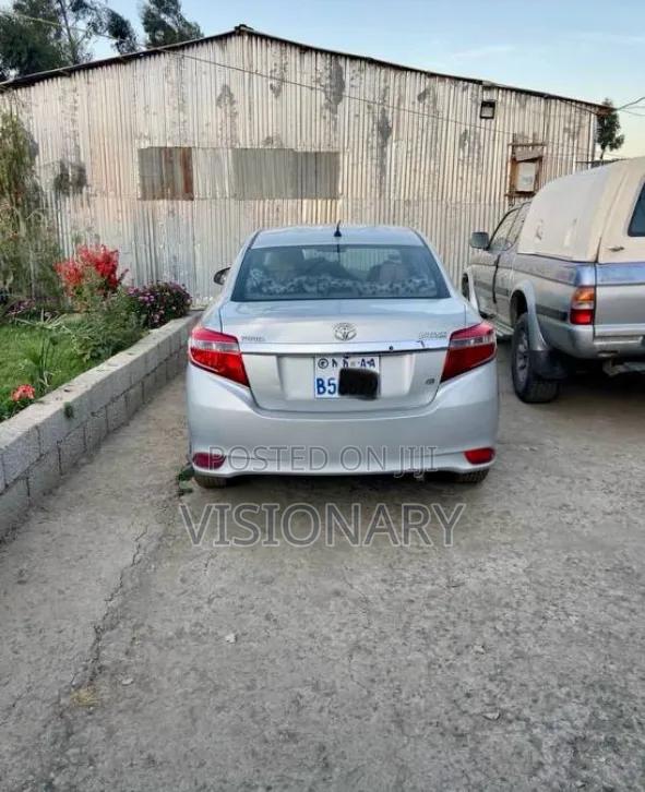 Toyota Yaris 2016 Silver
