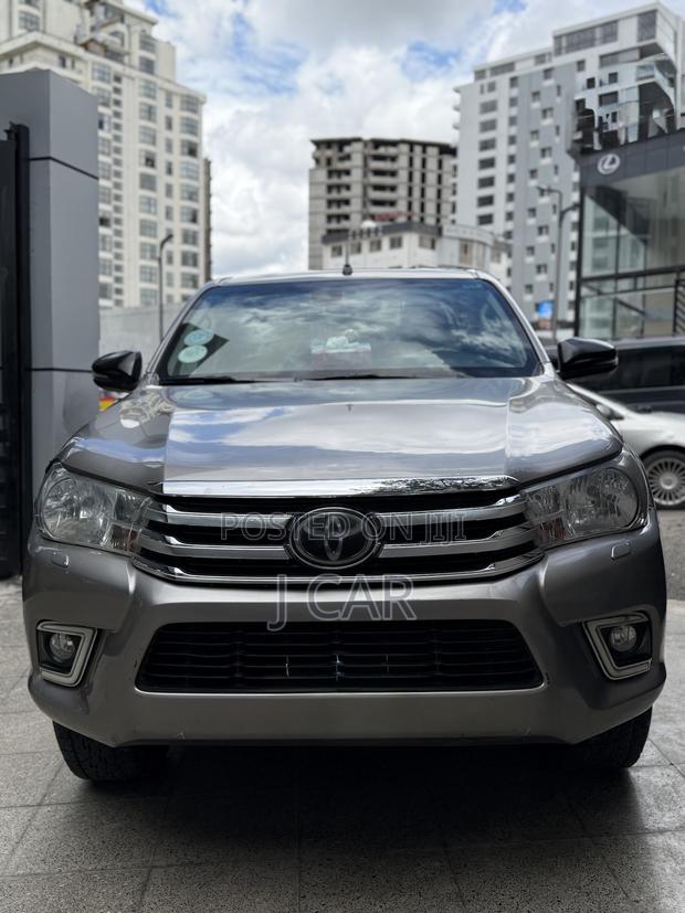Toyota Hilux Revo Double Cab Deisel 2.4 AWD 2019 Gray