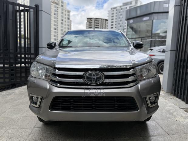 Toyota Hilux Revo Double Cab Deisel 2.4 AWD 2019 Gray