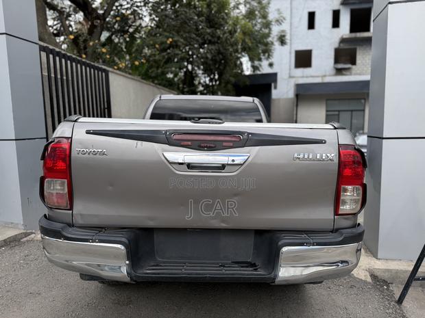 Toyota Hilux Revo Double Cab Deisel 2.4 AWD 2019 Gray