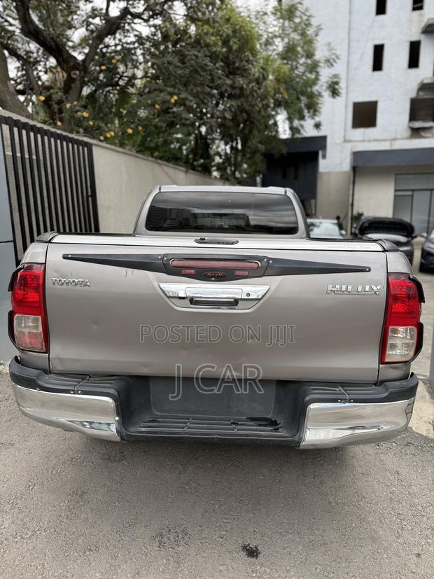 Toyota Hilux Revo Double Cab Deisel 2.4 AWD 2019 Gray