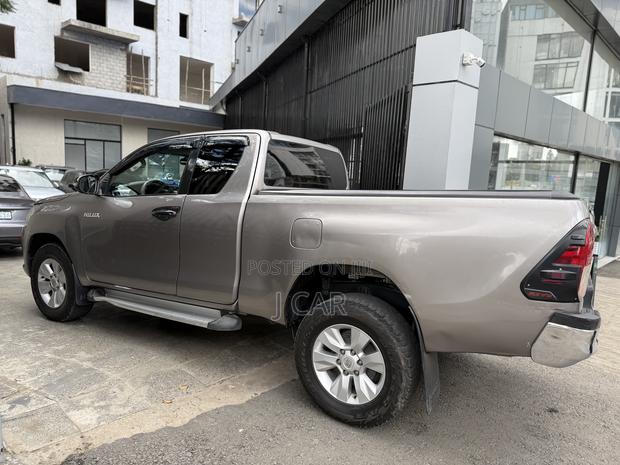 Toyota Hilux Revo Double Cab Deisel 2.4 AWD 2019 Gray