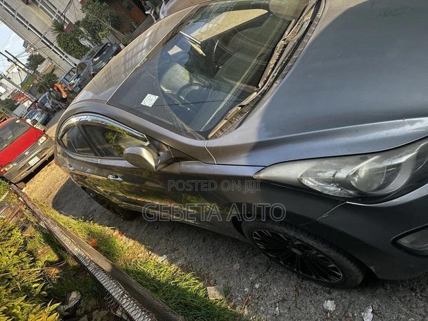 Hyundai Avante 2012