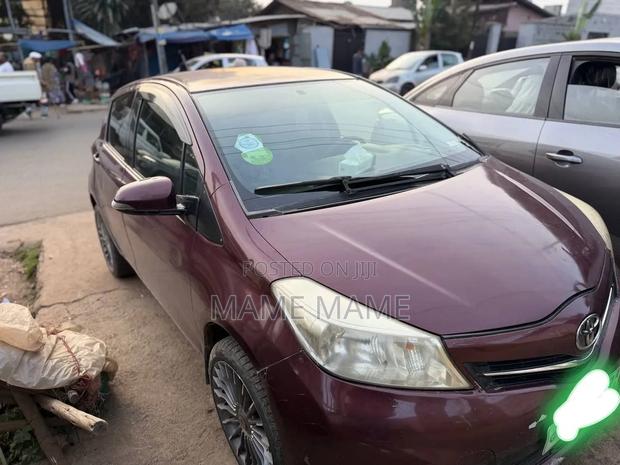 Toyota Yaris 2012 Gray