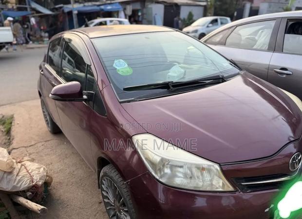 Toyota Yaris 2012 Gray
