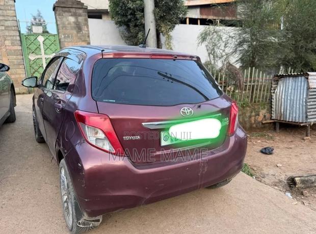 Toyota Yaris 2012 Gray