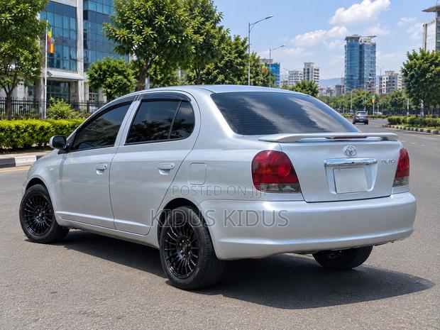 Toyota Platz 2005 Silver