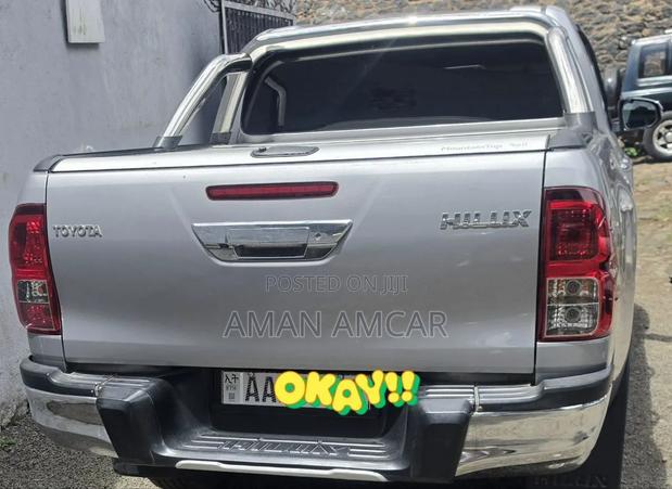 Toyota Hilux 2020 Gray